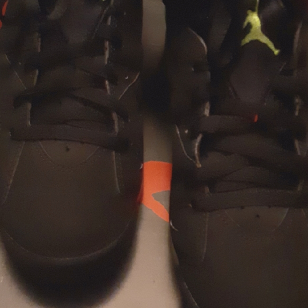 Air Jordan 6 Retro | 9 | Black, Electric Green - Picture 9 of 10